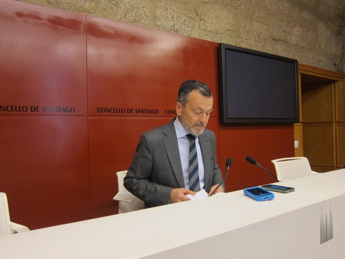El alcalde de Santiago, Agustín Hernández, en rueda de prensa