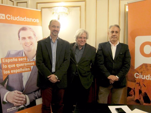 Luis Fuente (izda), Javier Nart y Jesús Presencio, de Ciudadanos.