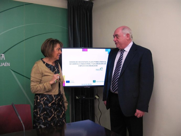 Gálvez y Jiménez, en la rueda de prensa, sobre las orden de incentivos.