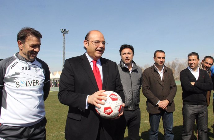 El presidente de Diputación con miembros del Granada CF