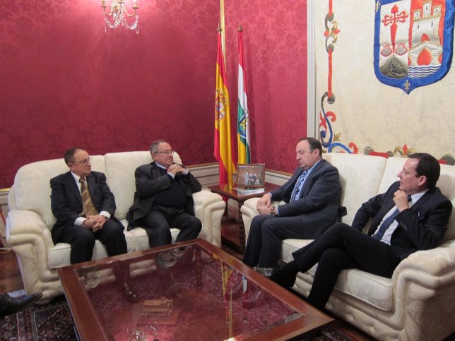 Reunión de Pedro Sanz con José Luis Bonet