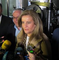 Báñez valora la rebaja de peonadas y anuncia que el Gobierno destinará 147 millones para el campo andaluz