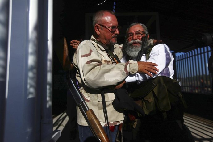 Los líderes de las autodefensas mexicanas, Hipolito Mora y Estanislao Beltrán.