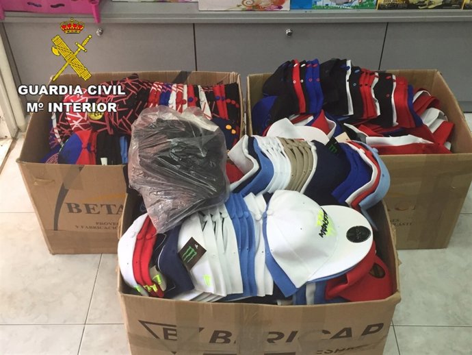 Parte del material incautado por la Guardia Civil