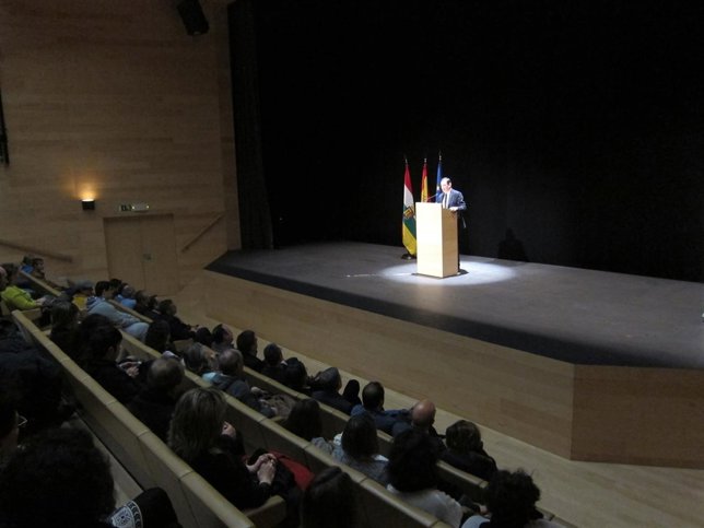 Entrega certificados de profesionalidad