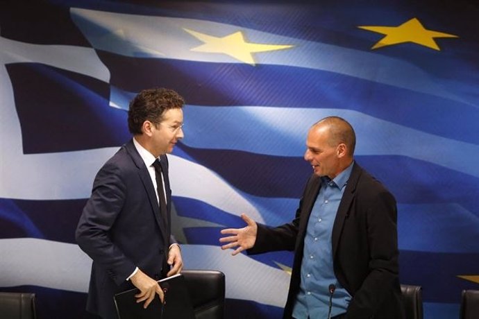 Varoufakis (derecha).