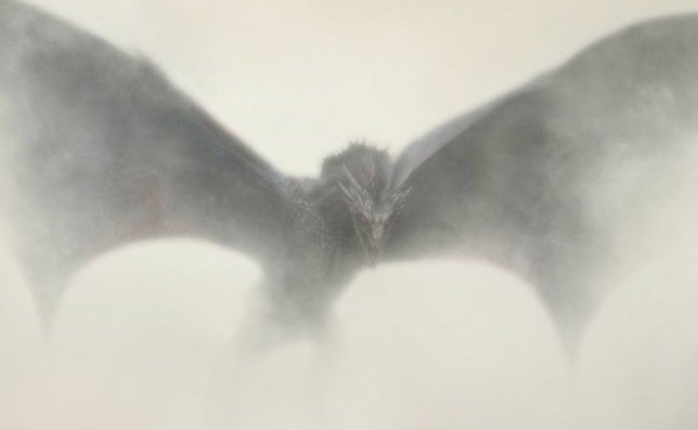 Nuevo póster de Juego de Tronos con euno de los dragones de Daenerys