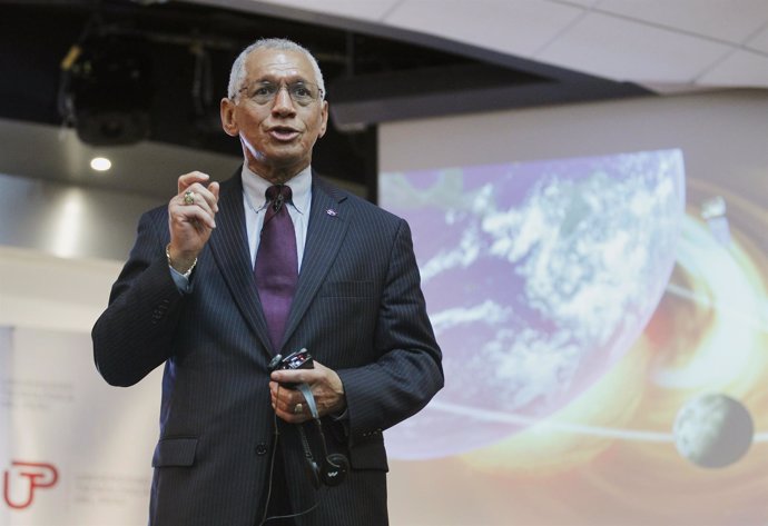 NASA administrator Charles Bolden speaks during a presentation to students about