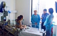 Bachelet visita a la niña que le pidió la inyección para quedarse "dormida para siempre"