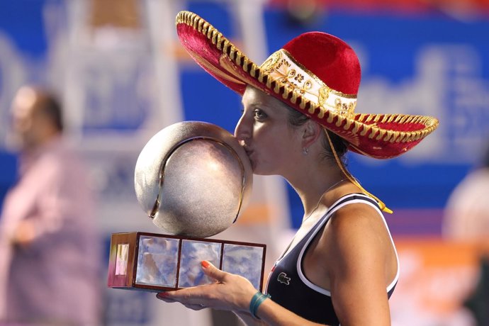 La tenista Suiza Timea Bacsinszky, ganadora del Abierto Mexicano de Tenis