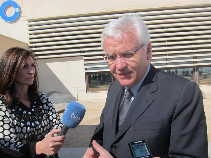 Mascarell en el funeral de Rosa Novell