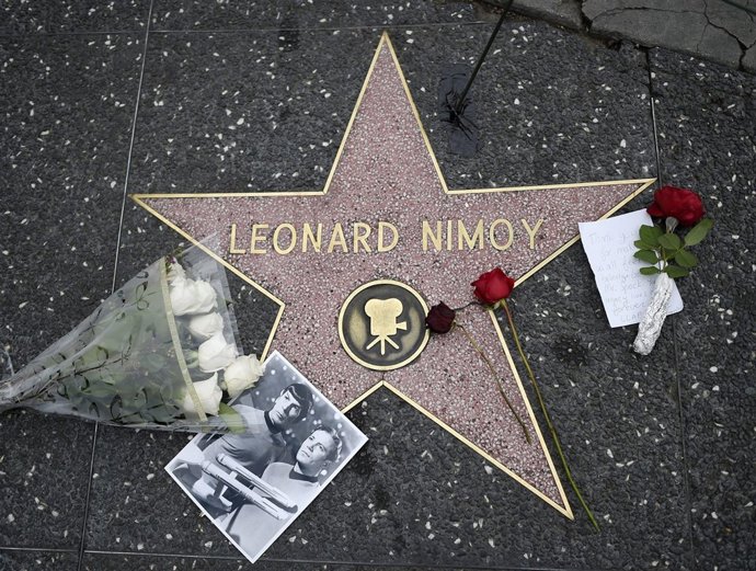 La Estrella de la Fama de Leonar Nimoy, un altar improvisado
