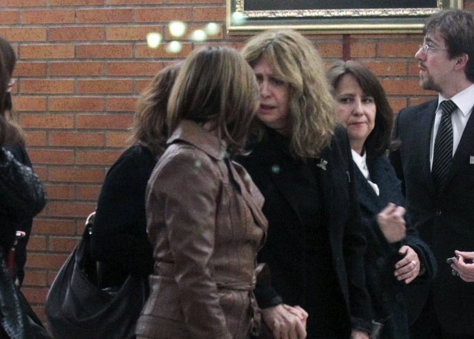 FAMILIARES Y AMIGOS LLORNA LA PERDIDA DE HECTOR COLOMÉ 