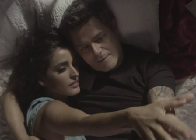 Alejandro Sanz junto a Inma Cuesta y Marta Etura en 'Un Zombie a la Intemperie'