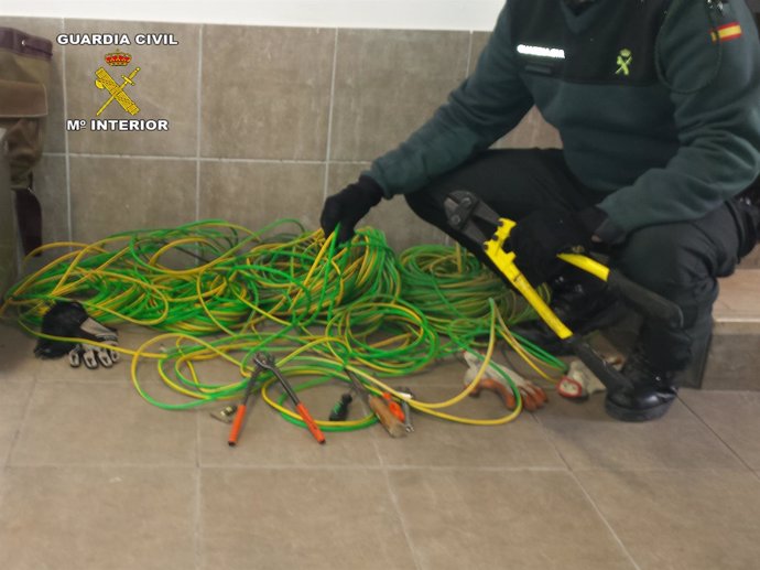 Tres detenidos por robar cableado de cobre en Brenes (Sevilla)