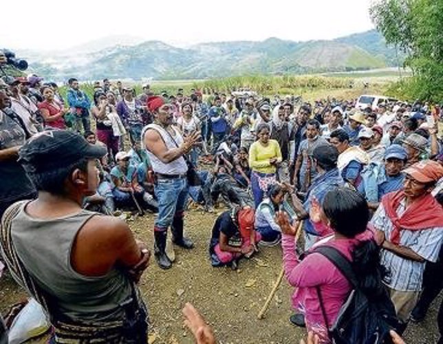 Diez mil indígenas se toman cuatro haciendasen Cauca