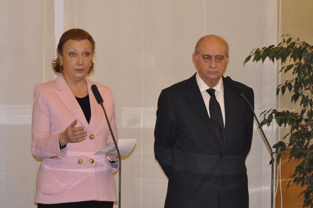 El ministro del Interior, Jorge Fernández Díaz, y la presidenta de Aragón. 