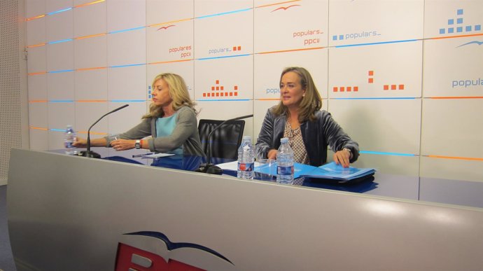 Marta Torrado y Belén Juste en una rueda de prensa