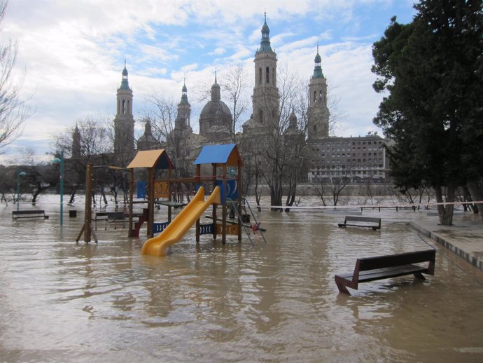 Crecida extraordinaria del río Ebro, a su paso por Zaragoza