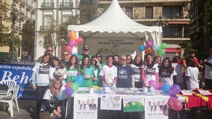 Carpa conmemorativa del Día de Enfermedades Raras