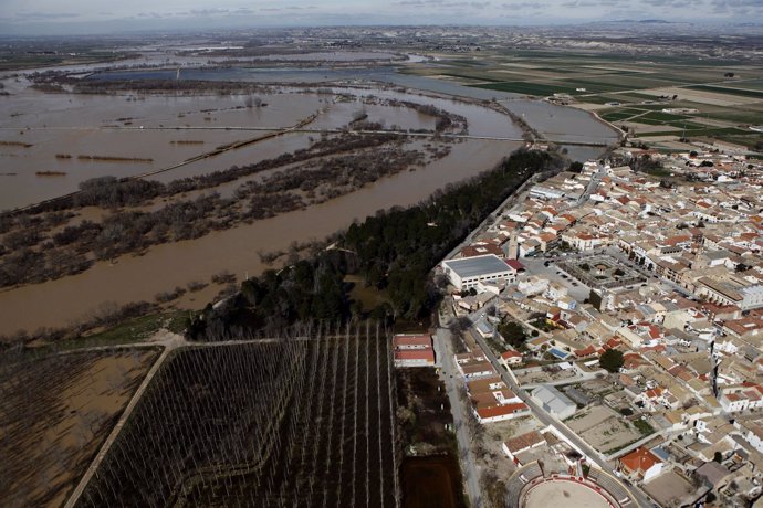 Uno de los municipios de la ribera afectados por la crecida del Ebro
