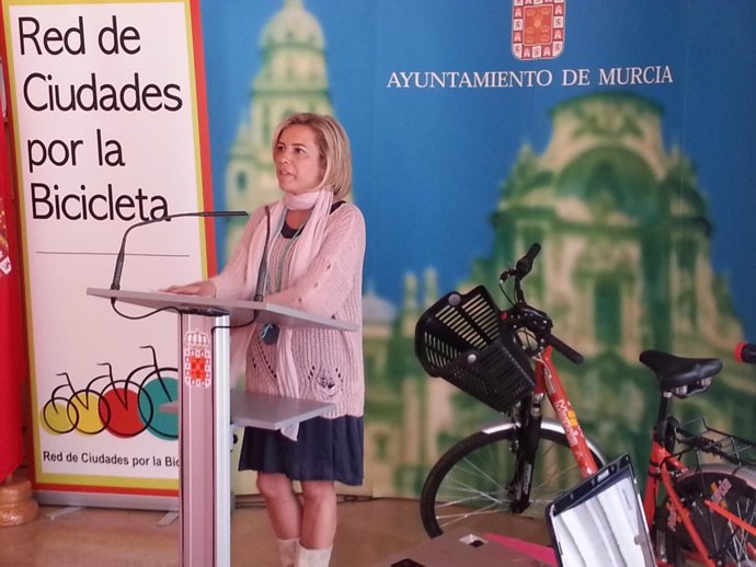 La concejal Adela Martínez-Cachá presenta el biciregistro