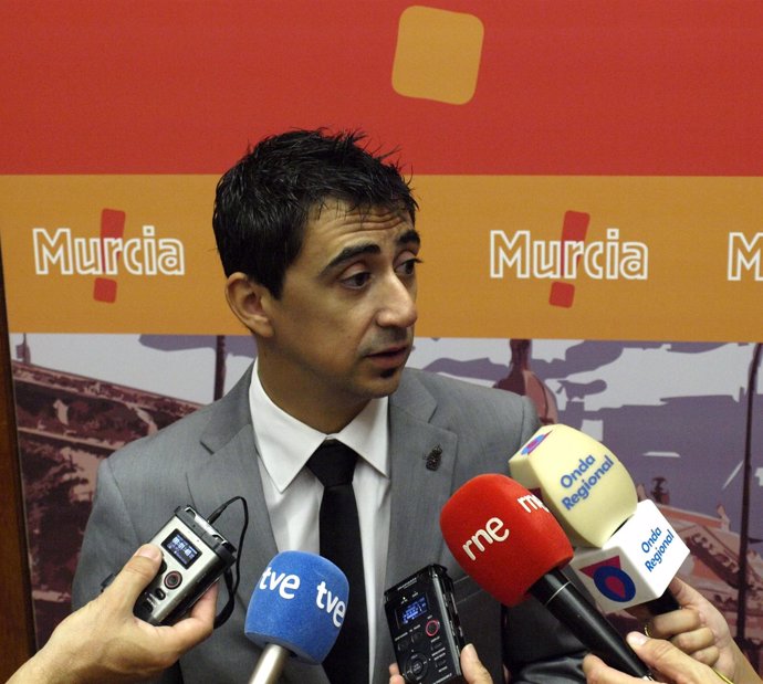 El candidato a la alcaldía de Murcia y portavoz de UPyD, Rubén Juan Serna
