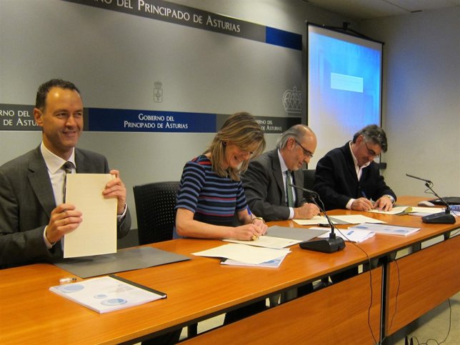 Alberto González, Graciela Blanco, Juan Luis Núñez y José Luis Carmona firman