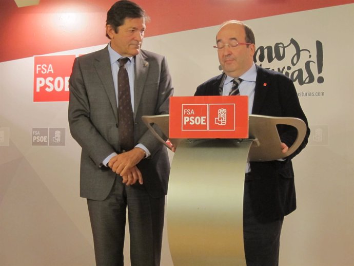 Javier Fernández y Miquel Iceta en rueda de prensa en Oviedo.