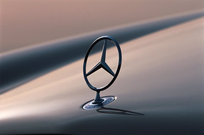 Estrella De Mercedes-Benz (Logo)
