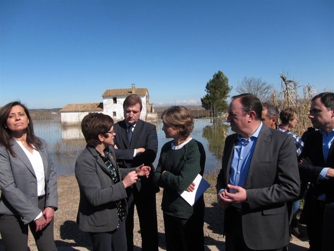 García Tejerina visita con Sanz y Preciado zona afectada Ebro en Alfaro