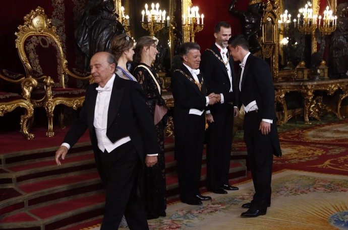 Juan Manuel Santos en la cena de gala con los Reyes de España