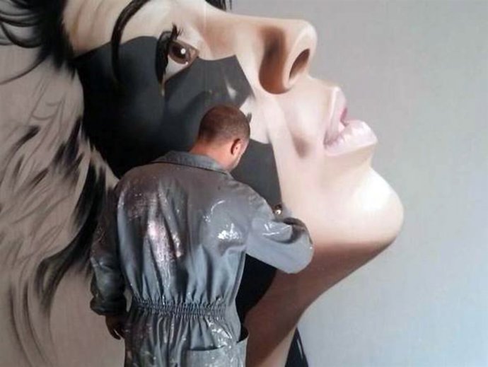 El artista urbano de graffitis Man-o-Matic. 