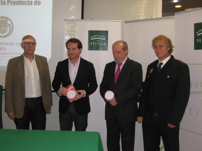 Villalobos acompañado de Conde, Cosano y Gallo