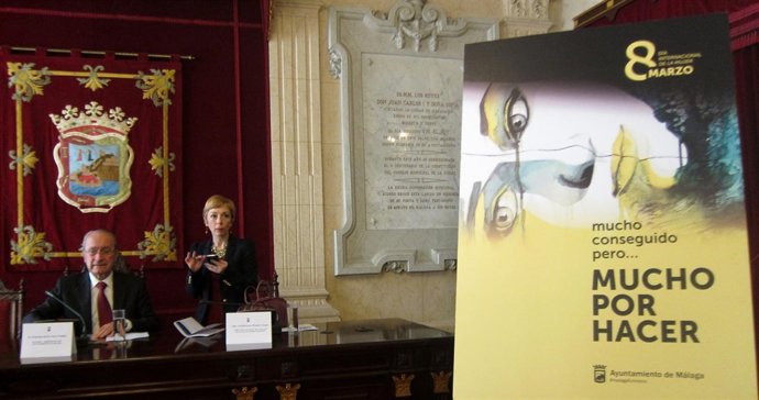 Alcalde de Málaga (De la Torre) y Purificación Pineda en Consejo Sectorial Mujer