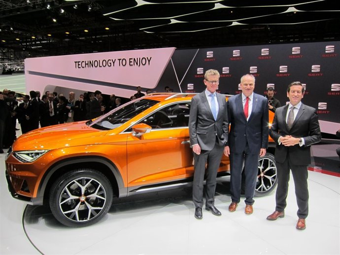 El vicepte. De I+D de Seat, M.Rabbe, el pte. J.Stackmann y el dtor. De Diseño