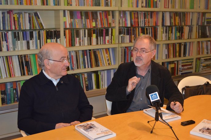 El editor Lluís Pagés y el periodista Juan Cal
