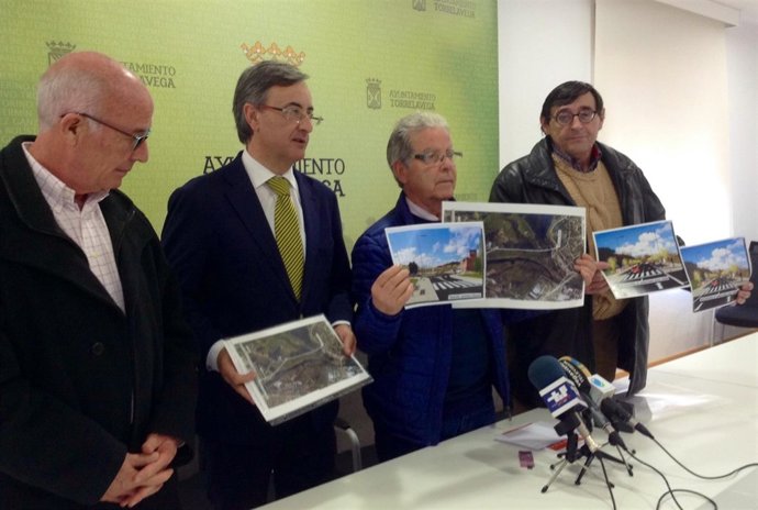 García Carmona con miembros de la Univón Vecinal