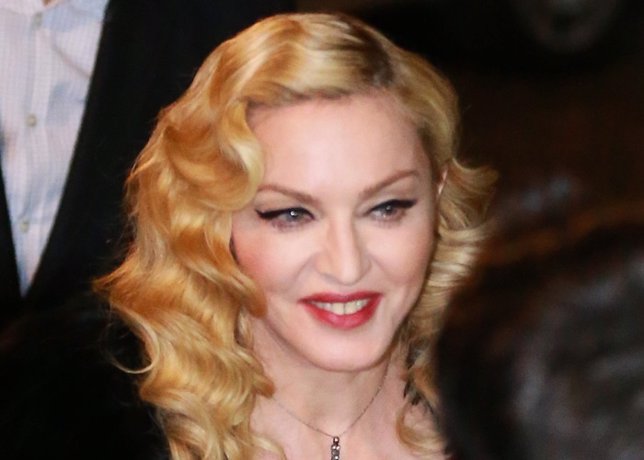 Madonna reaparece en Milán tras su caída en los Brit Awards