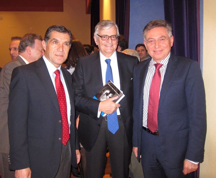 Lorenzo del Río junto a Eduardo Torres Dulce y Francisco Sánchez Zamorano