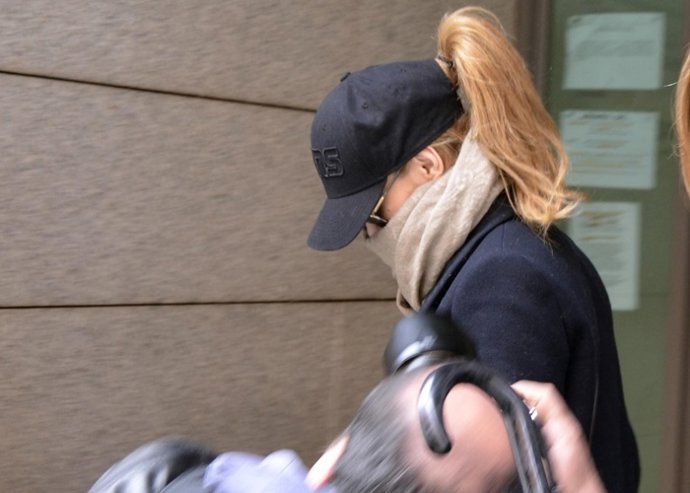 Patricia Conde vuelve a evitar a los fotógrafos en los juzgados 