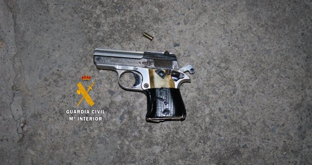 Pistola utilizada en un robo con violencia a un hombre en Guadalhorce