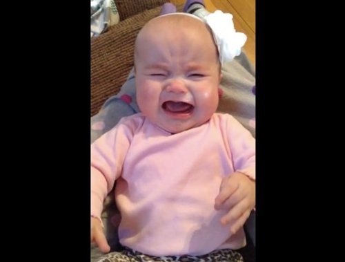 Bebé que deja de llorar con Taylor Swift