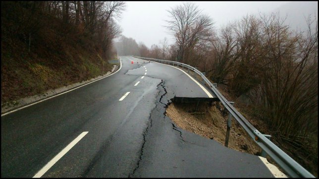 Hundimiento de la calzada ocurrido en la vía Pamplona-Frnacia por Valcarlos