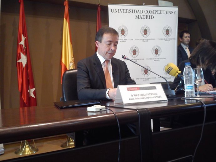 José Carrillo en rueda de prensa en la UCM