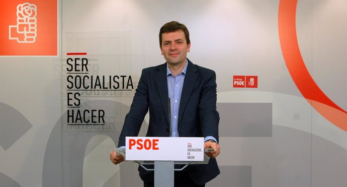 El secretario de Salud del PSOE, Julián Olagaraym analiza sanidad