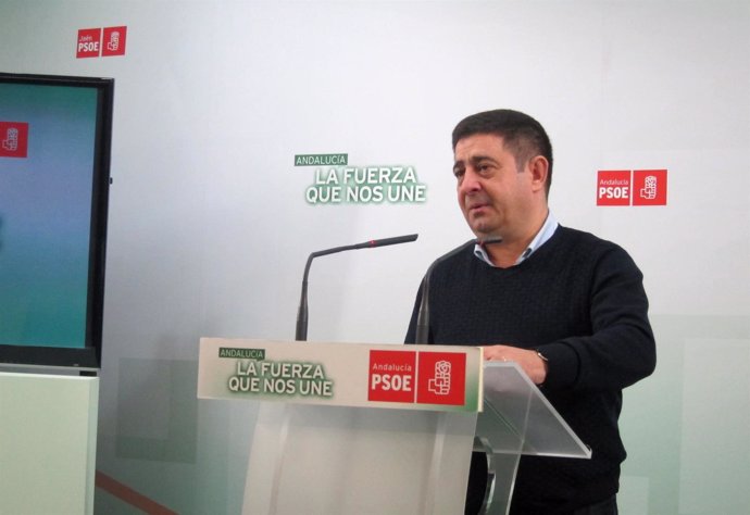 El secretario general del PSOE de Jaén, Francisco Reyes, en rueda de prensa.