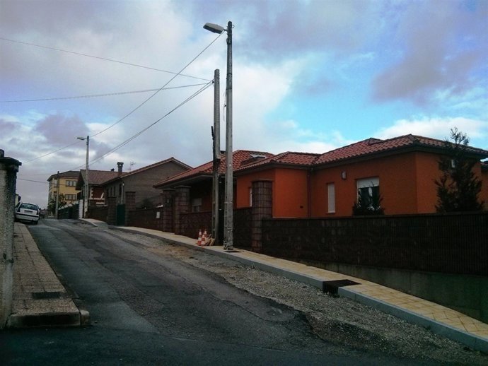 Imagen del vial en el barrio El Lobio de Tanos