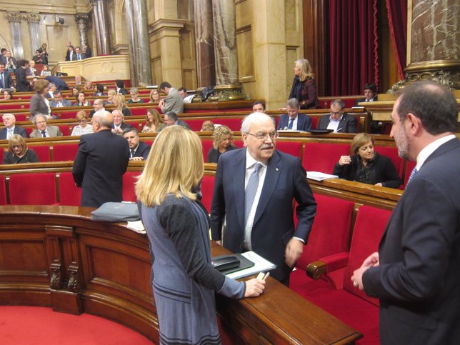 El conseller Andreu Mas-Colell en el pleno del Parlament