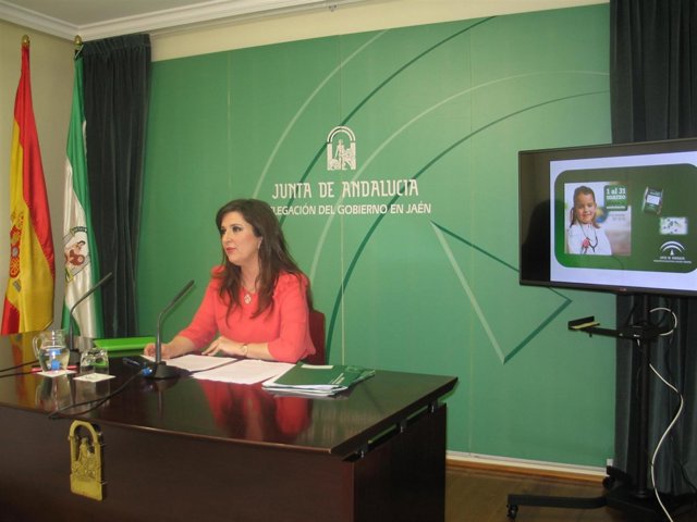 Yolanda Caballero informa sobre el proceso de escolarización.